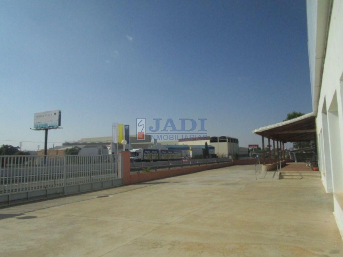 For sale of industrial plant/warehouse in Valdepeñas