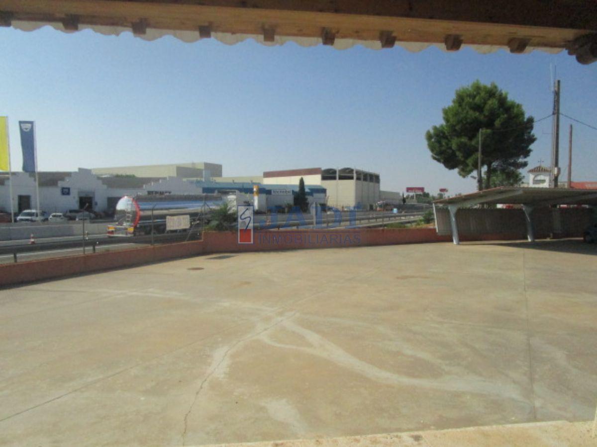 For sale of industrial plant/warehouse in Valdepeñas