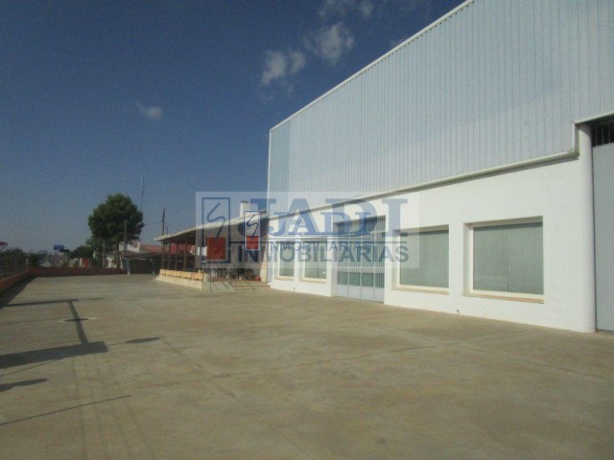 For sale of industrial plant/warehouse in Valdepeñas