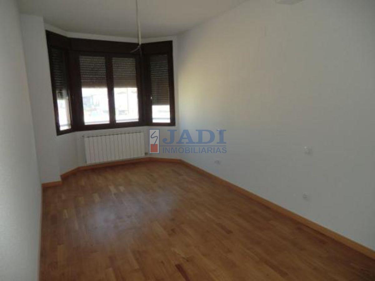 For sale of flat in Valdepeñas