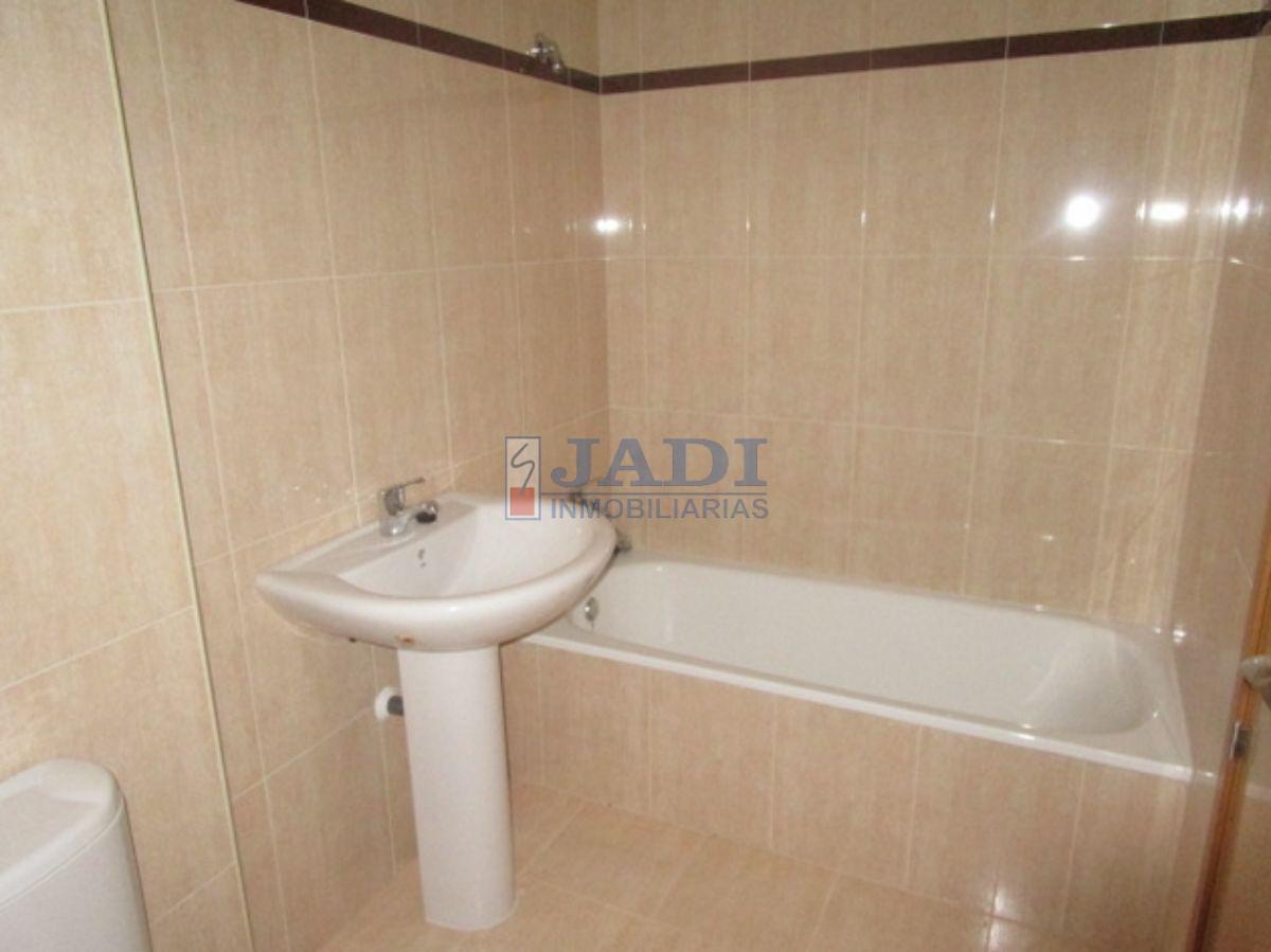 For sale of flat in Valdepeñas