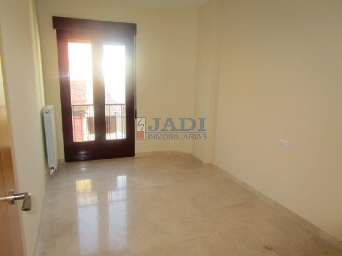 For sale of flat in Valdepeñas