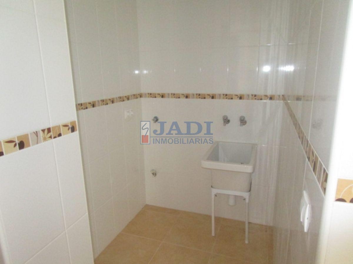 For sale of flat in Valdepeñas