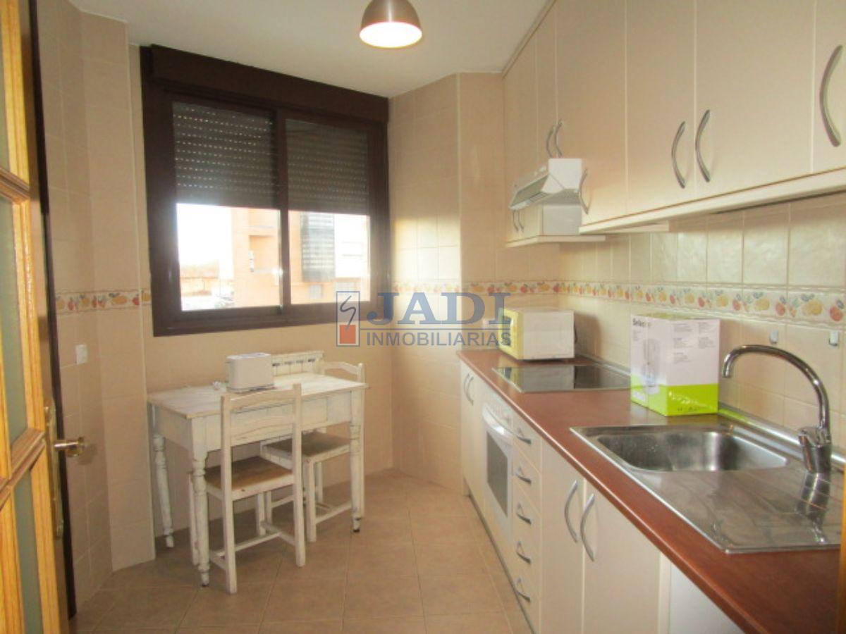 For sale of flat in Valdepeñas