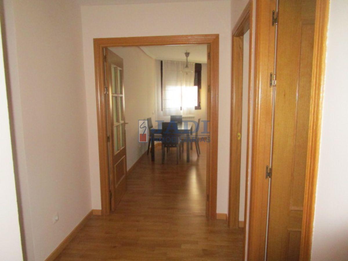For sale of flat in Valdepeñas