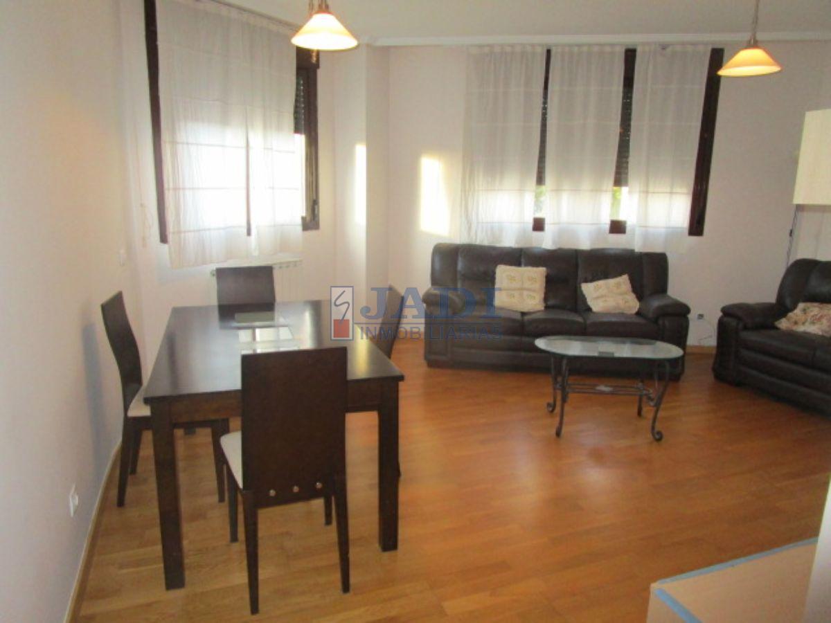 For sale of flat in Valdepeñas