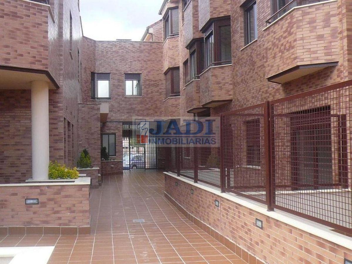For sale of flat in Valdepeñas