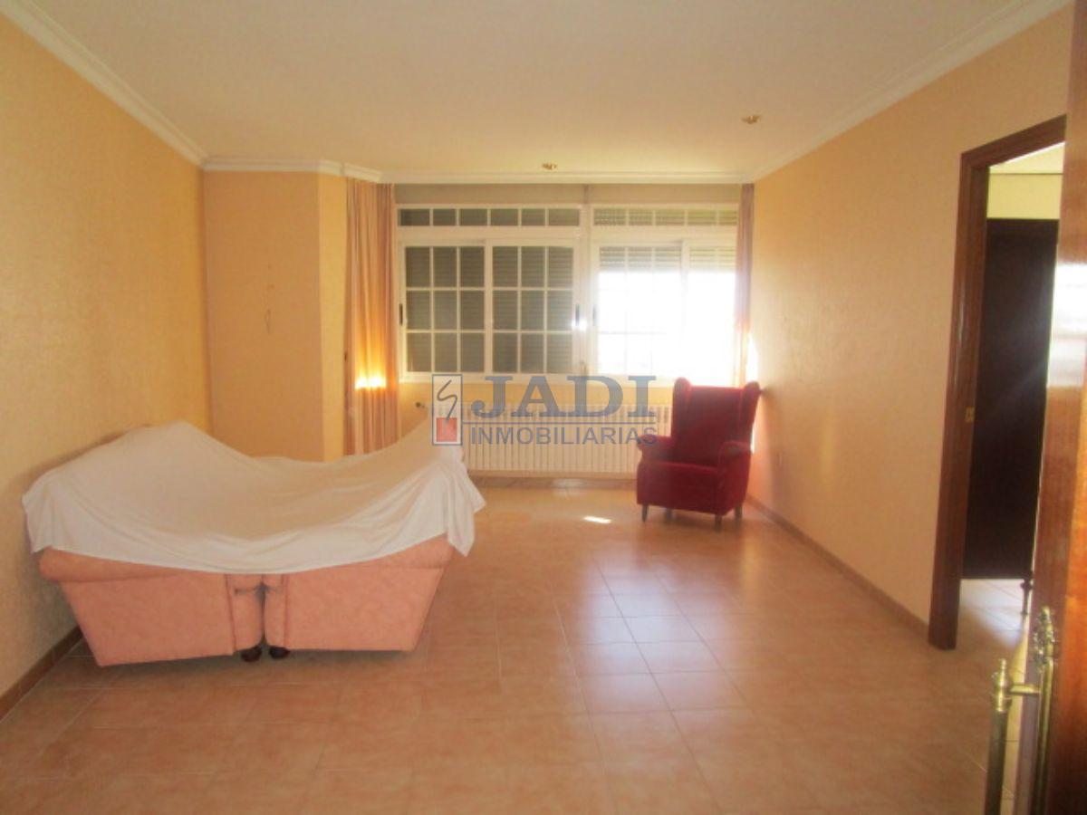 For sale of flat in Valdepeñas