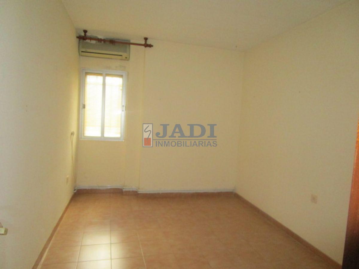 For sale of flat in Valdepeñas