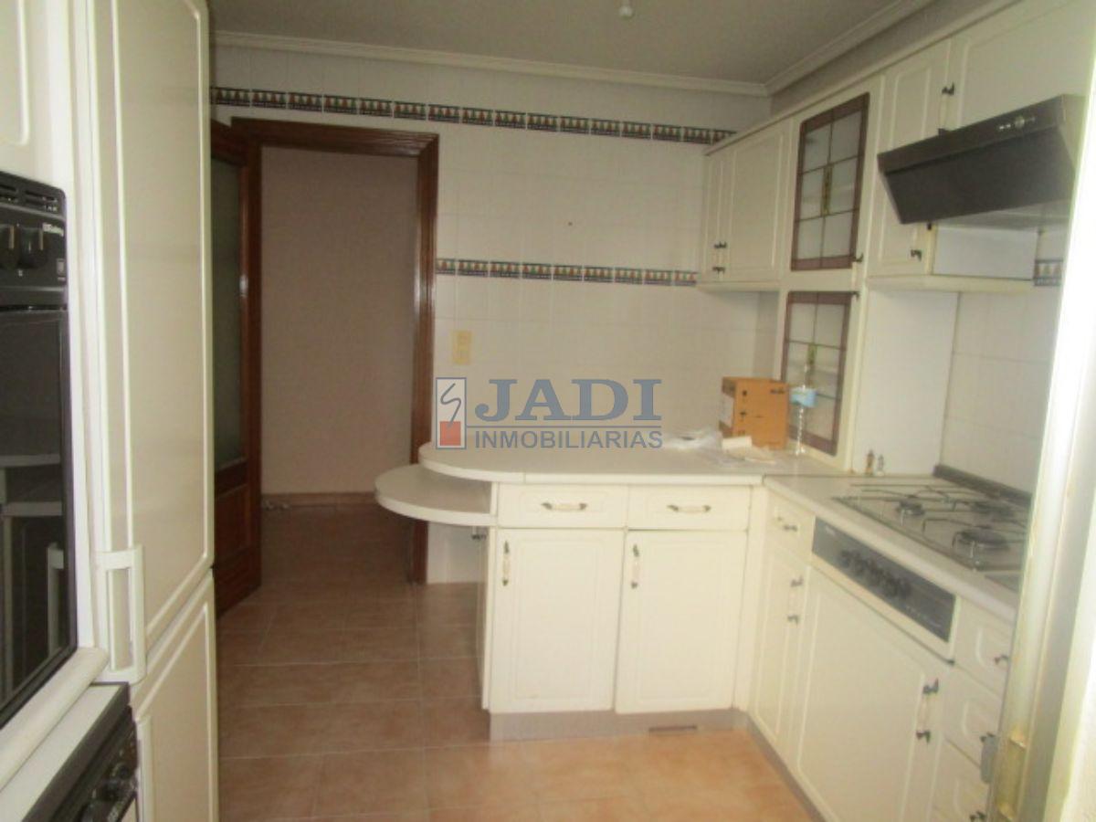 For sale of flat in Valdepeñas