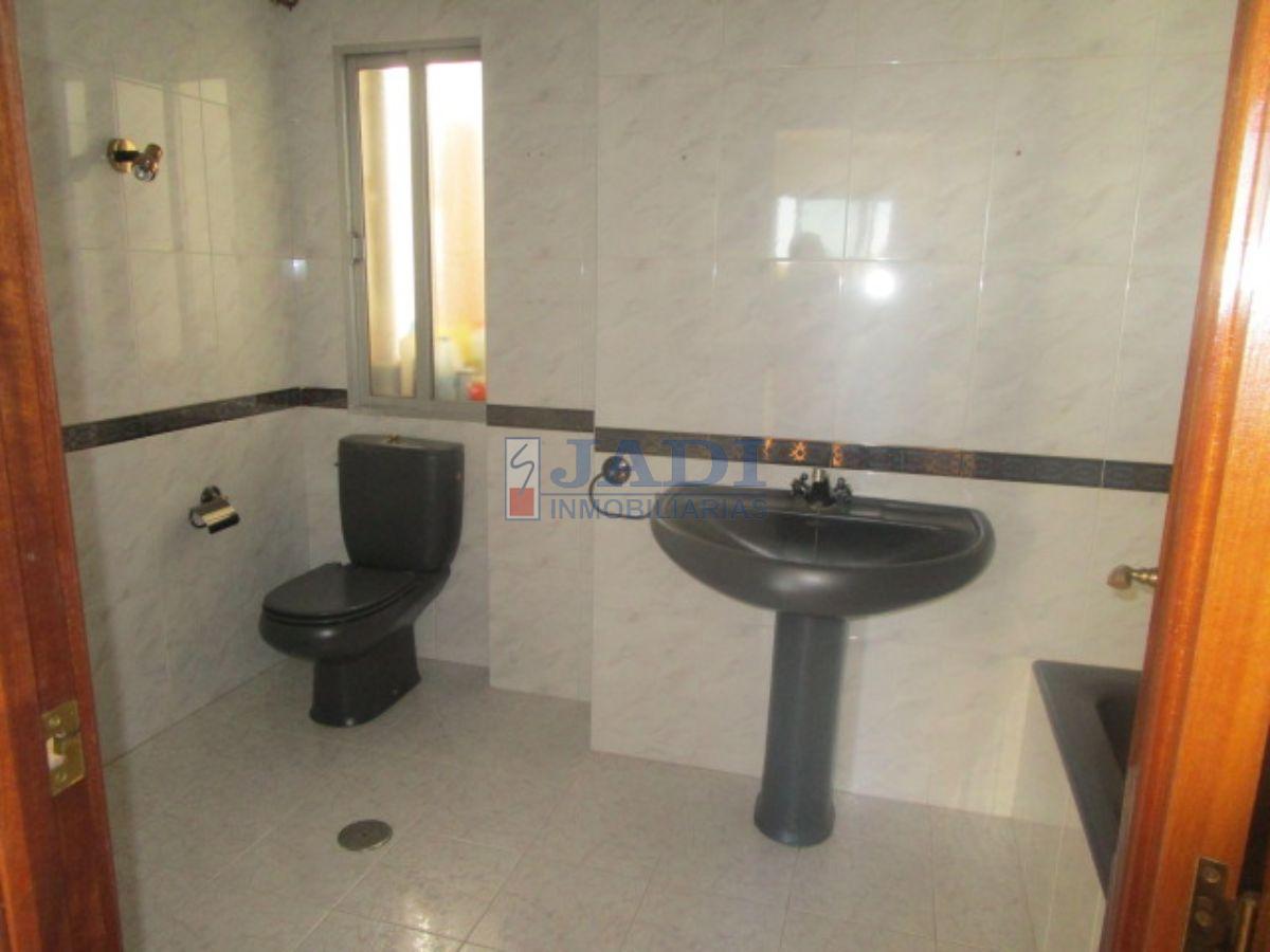 For sale of flat in Valdepeñas