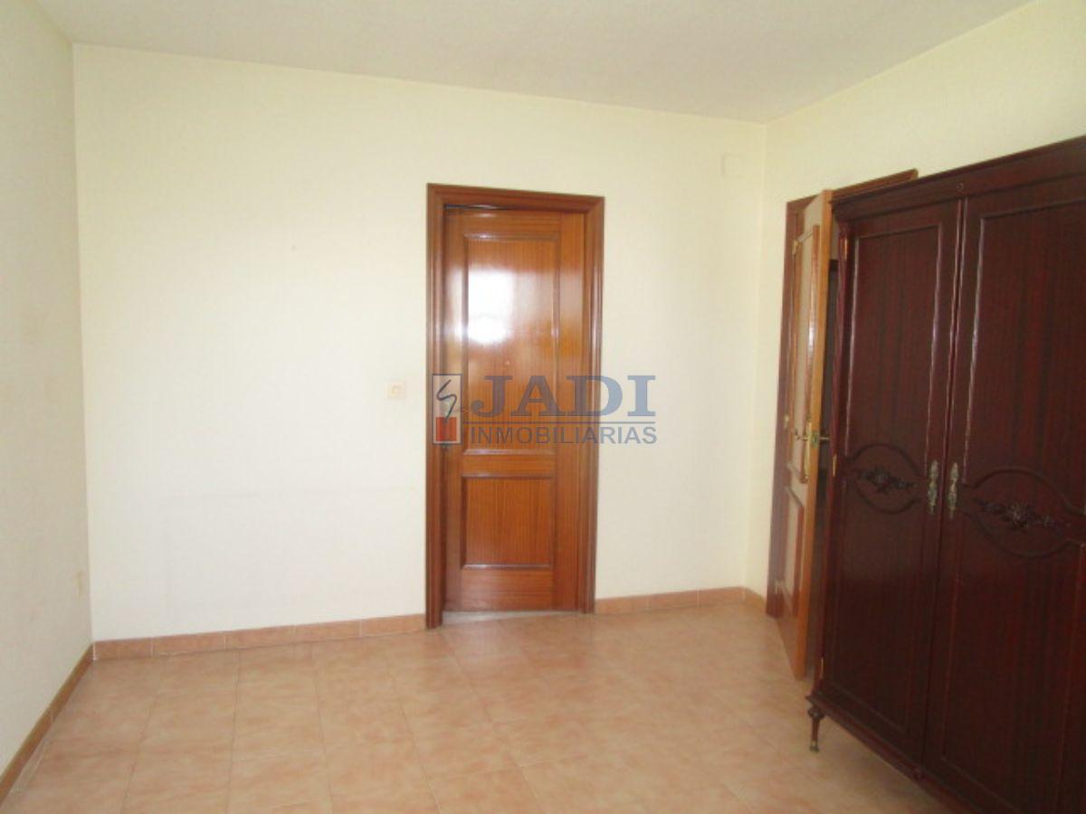 For sale of flat in Valdepeñas