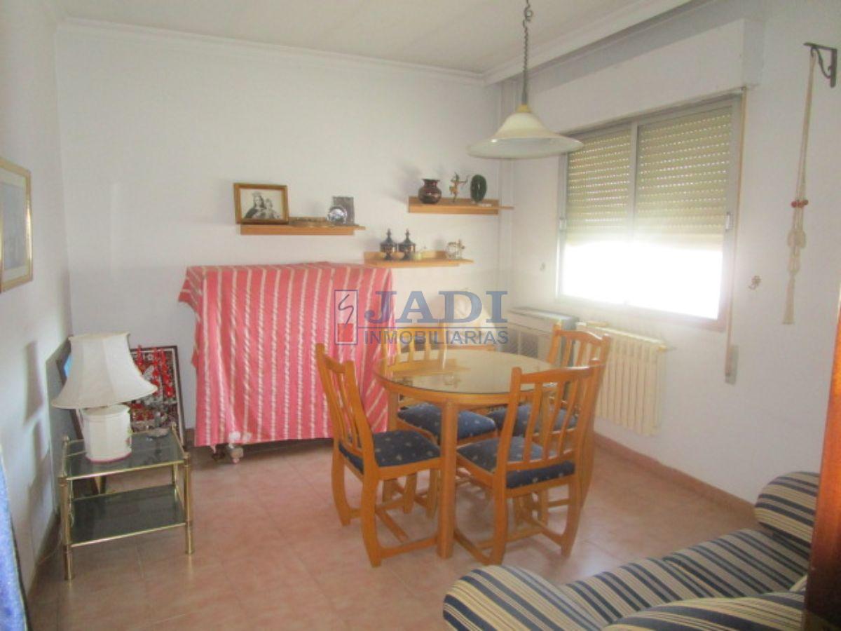 For sale of flat in Valdepeñas