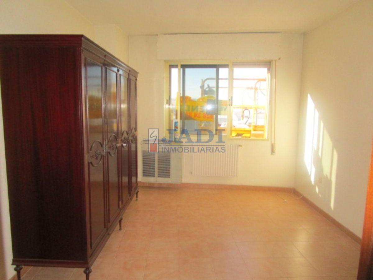 For sale of flat in Valdepeñas