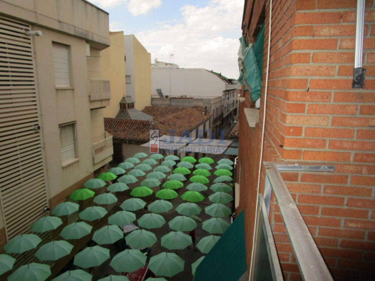 For sale of flat in Valdepeñas