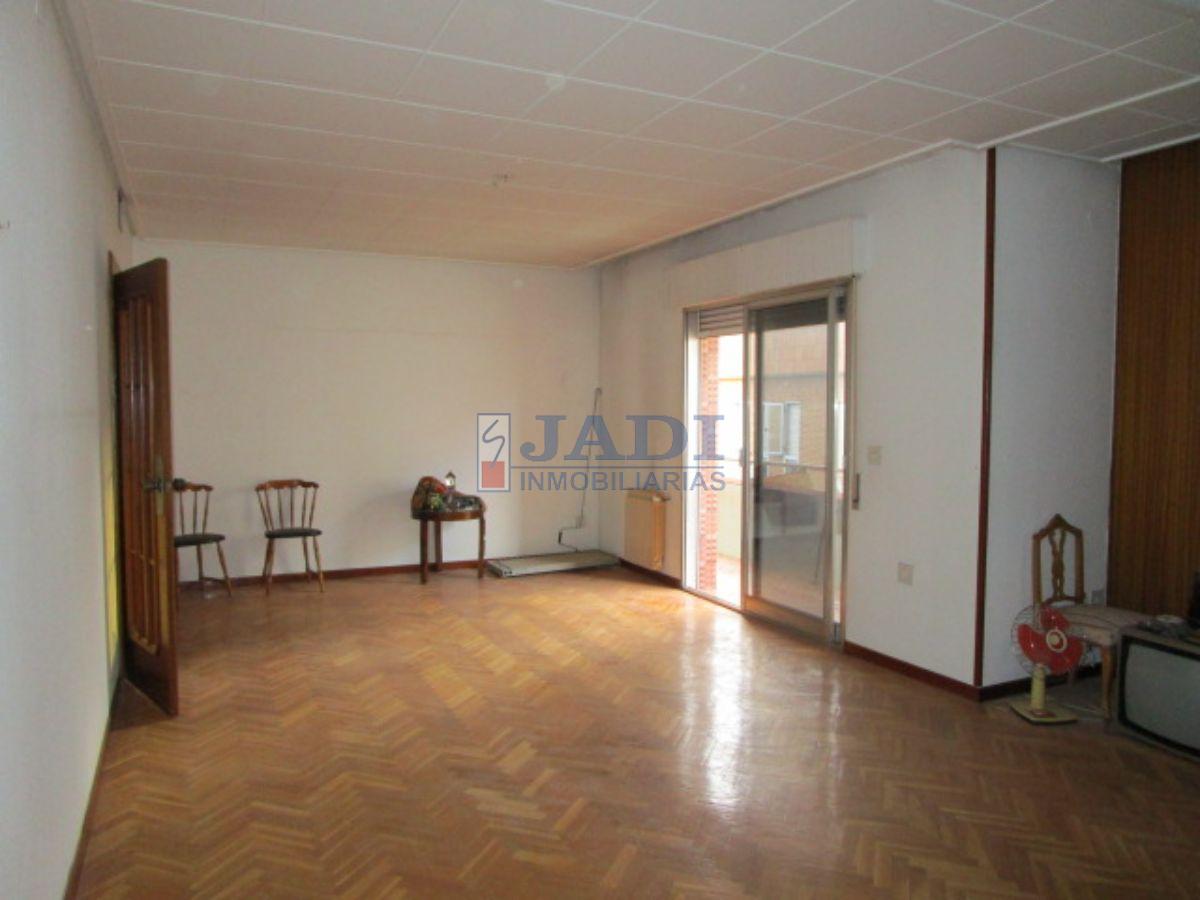 For sale of flat in Valdepeñas