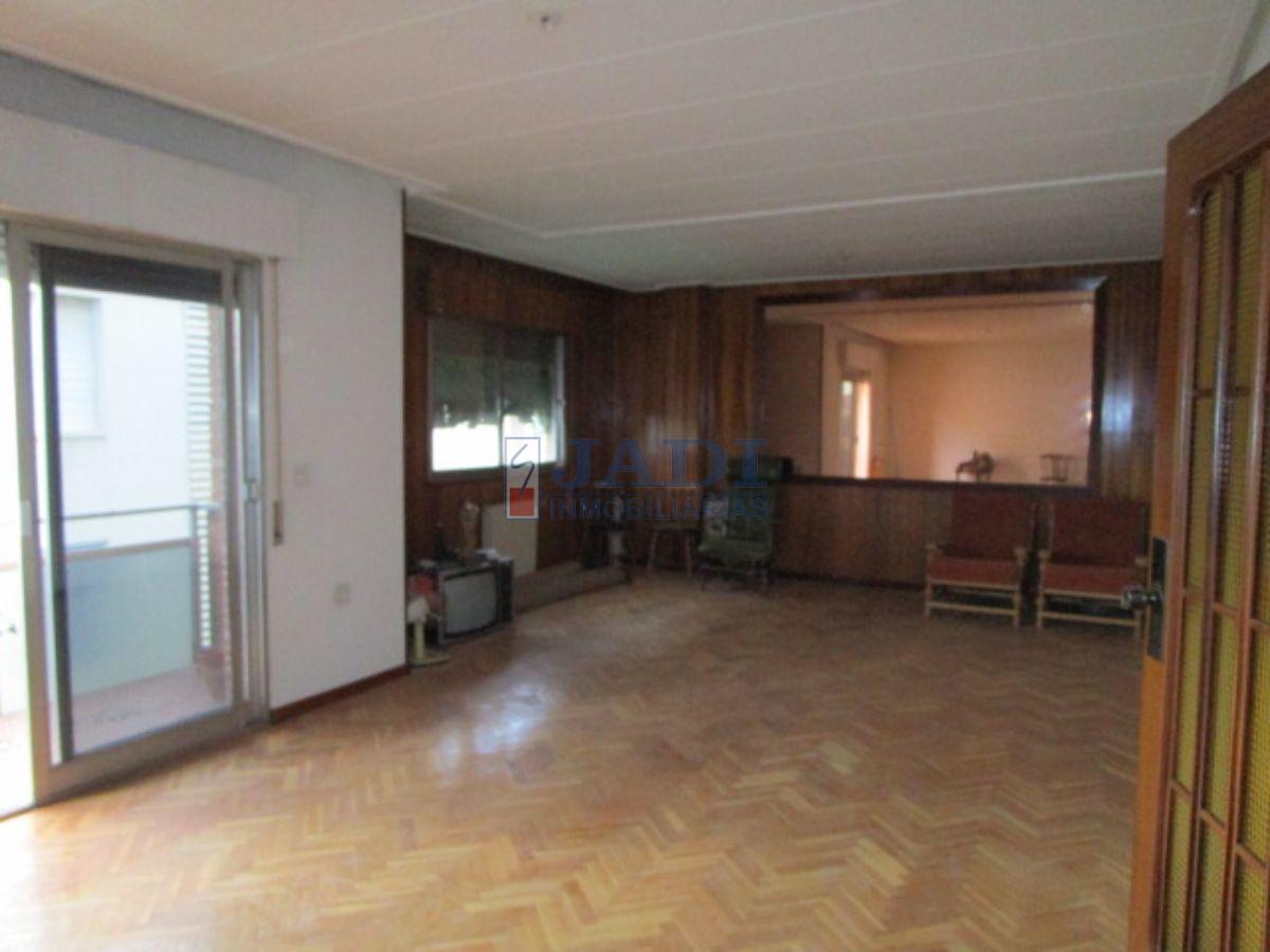 For sale of flat in Valdepeñas