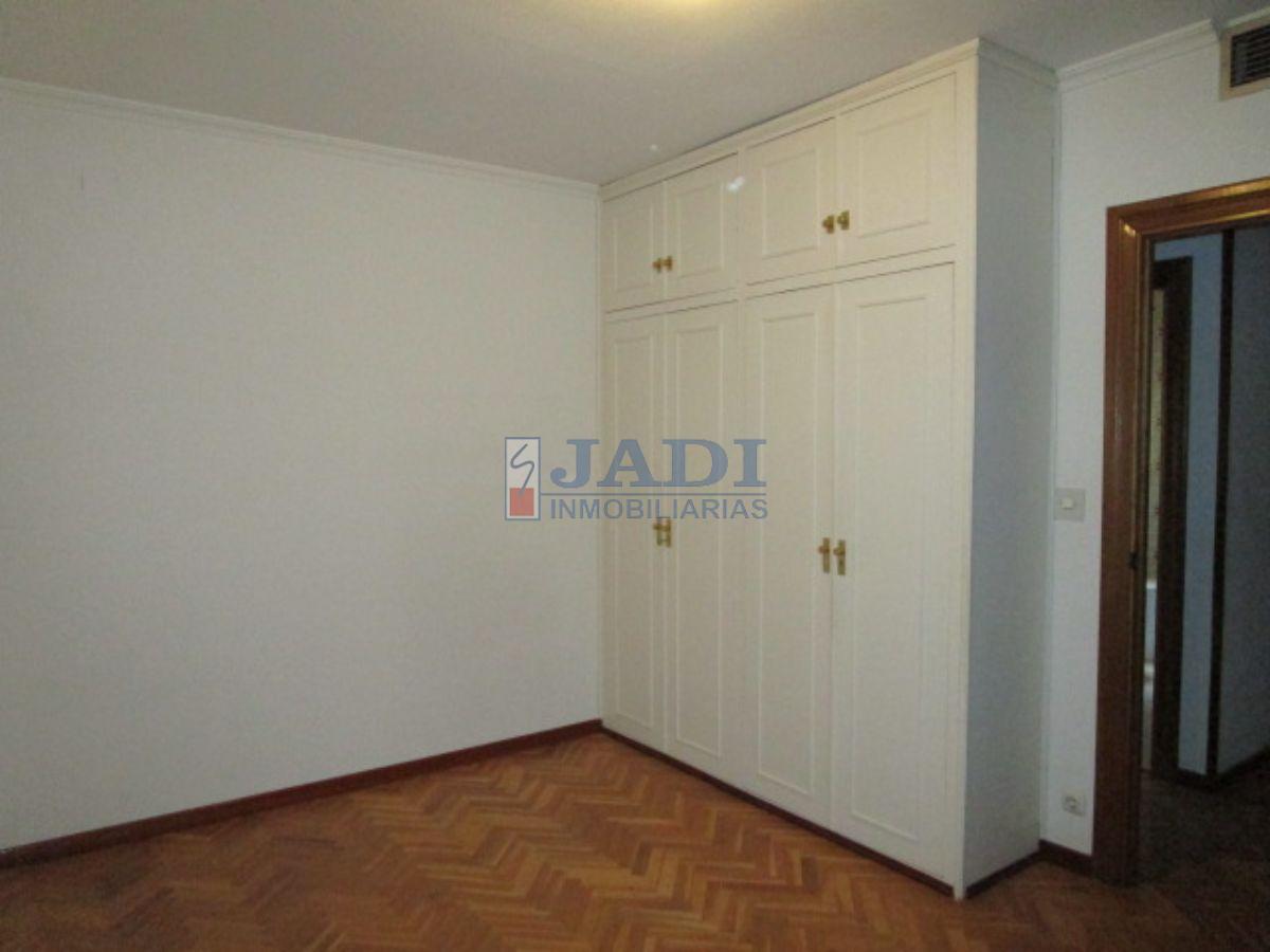 For sale of flat in Valdepeñas