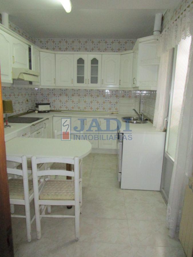 For sale of flat in Valdepeñas