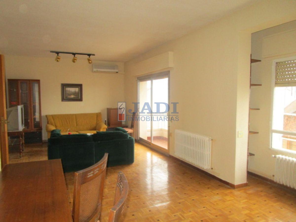 For sale of flat in Valdepeñas