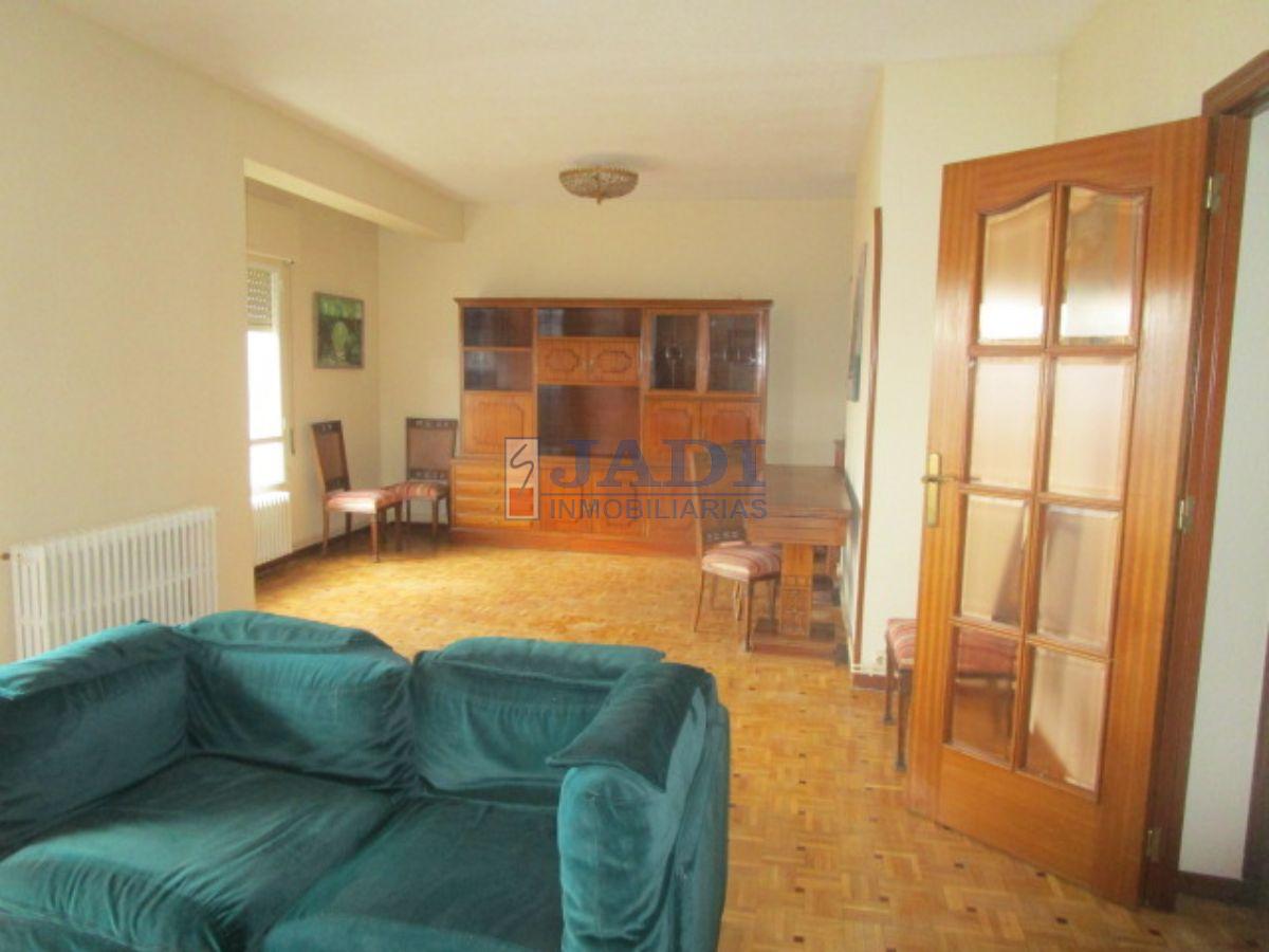 For sale of flat in Valdepeñas