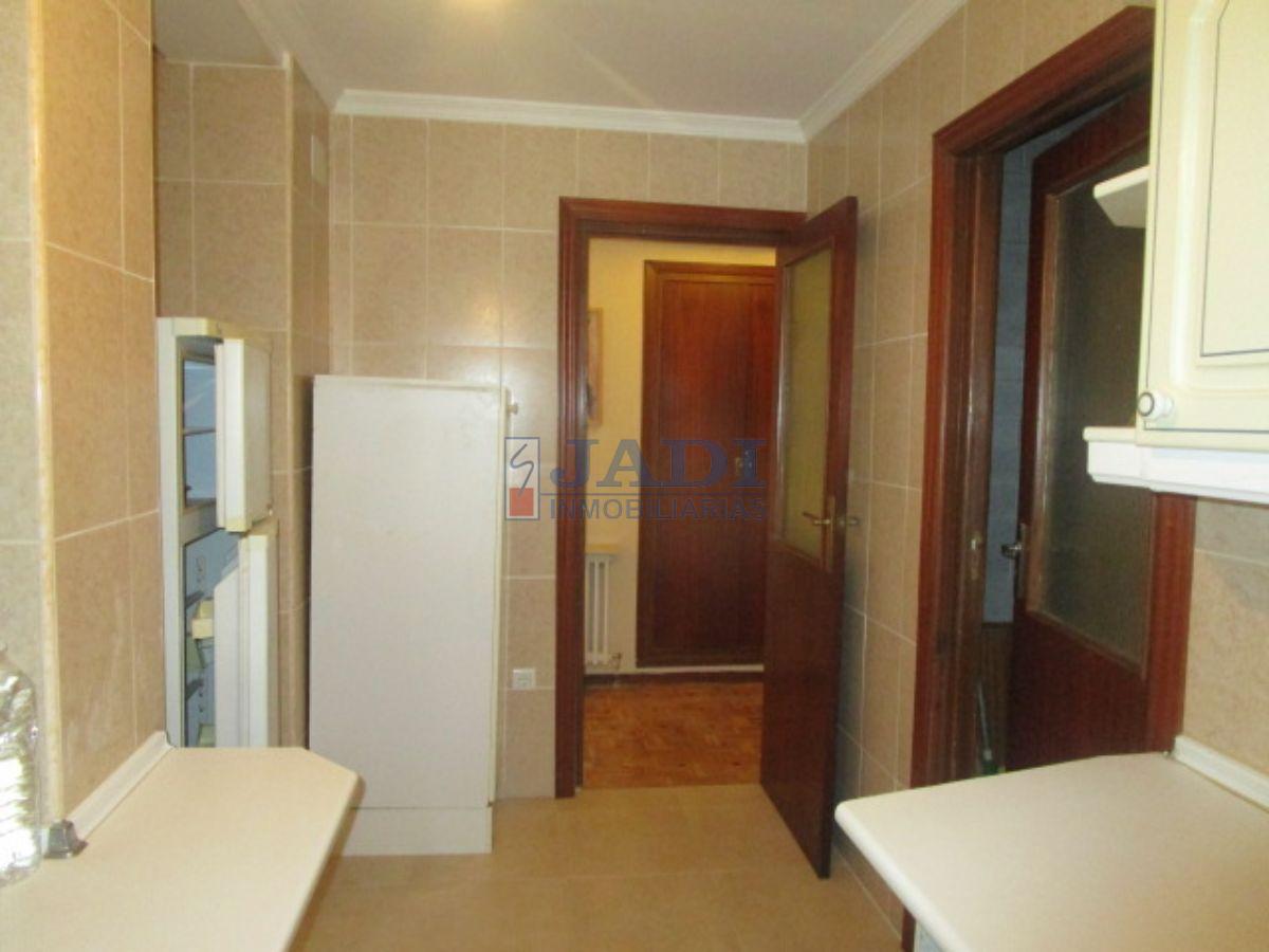 For sale of flat in Valdepeñas