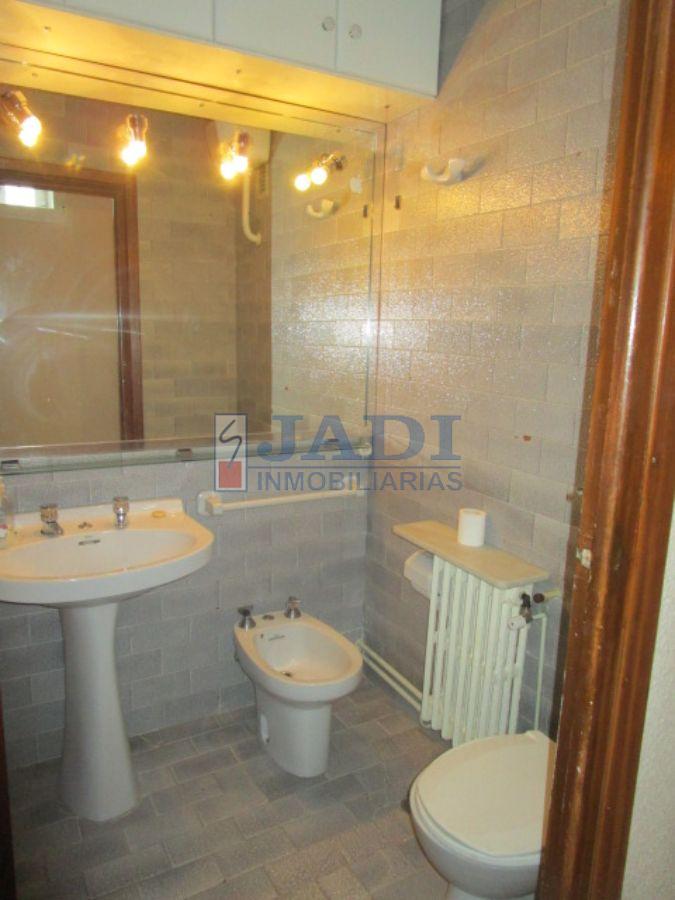 For sale of flat in Valdepeñas