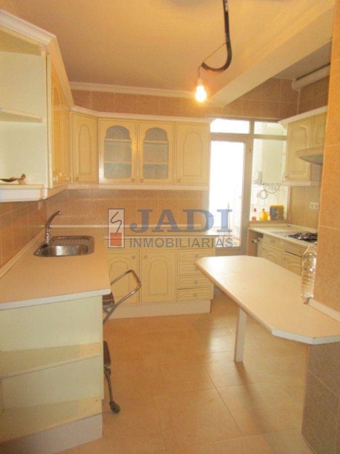 For sale of flat in Valdepeñas