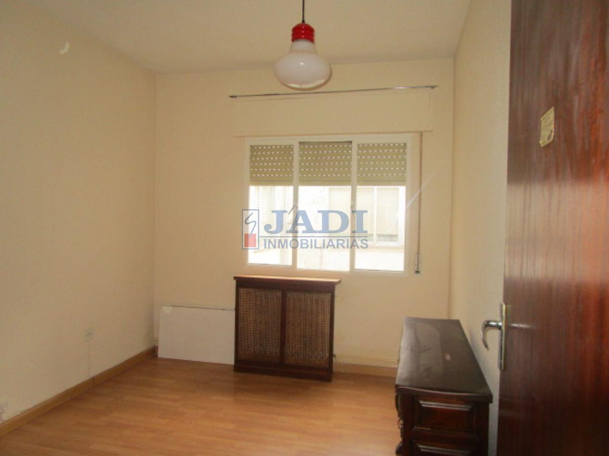 For sale of flat in Valdepeñas