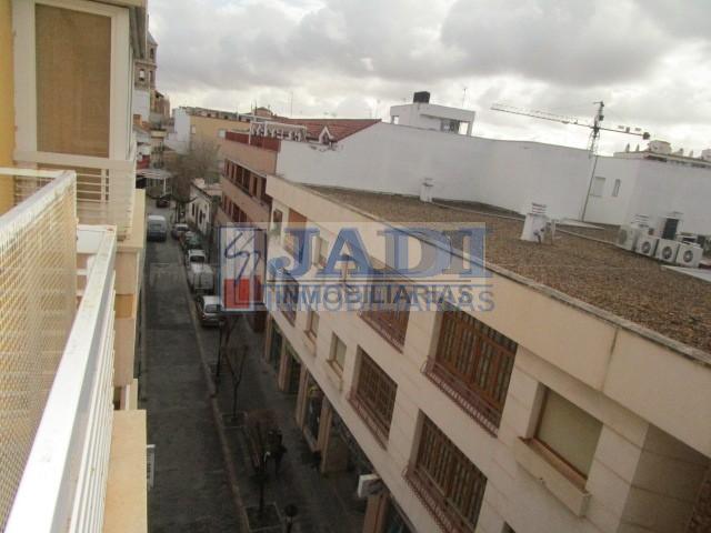 For sale of flat in Valdepeñas