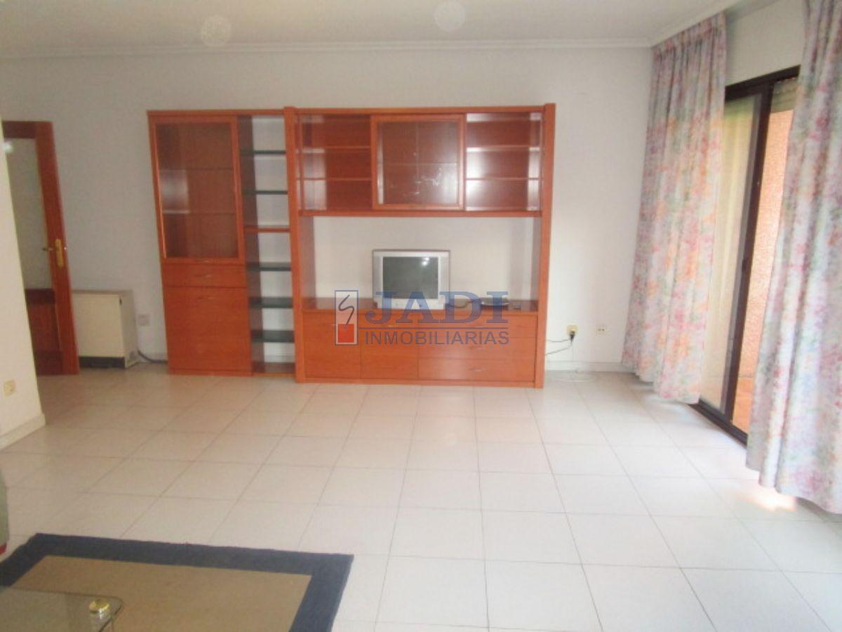 For sale of flat in Valdepeñas