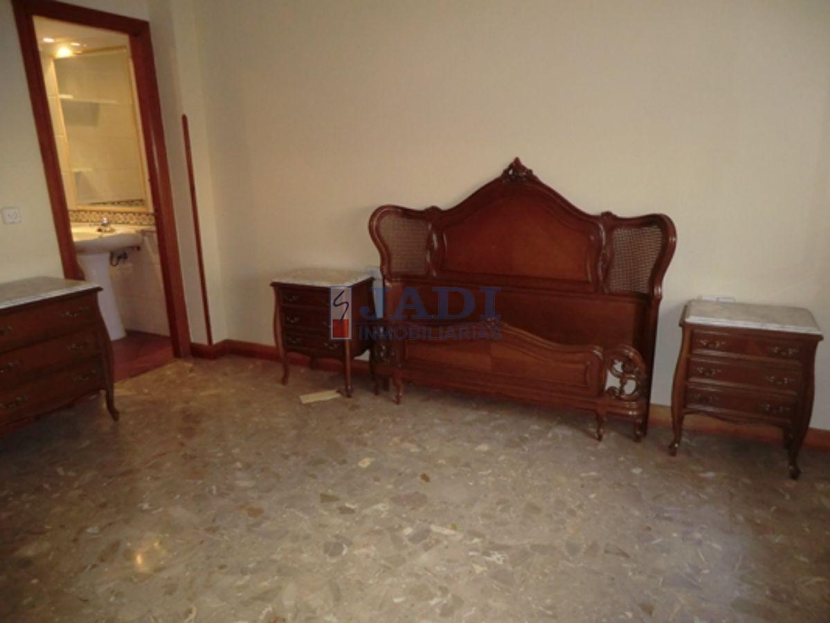 For sale of flat in Valdepeñas