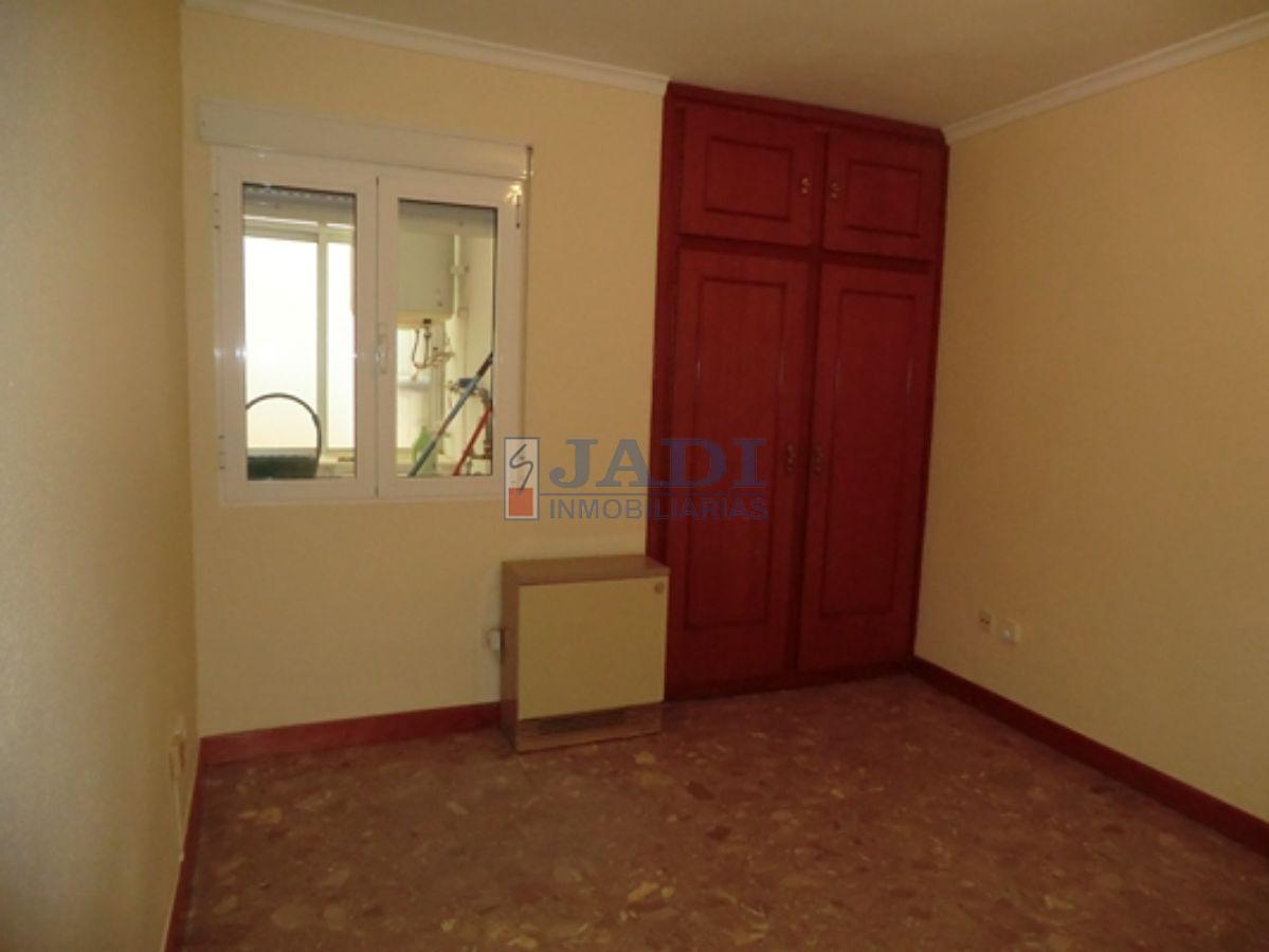 For sale of flat in Valdepeñas