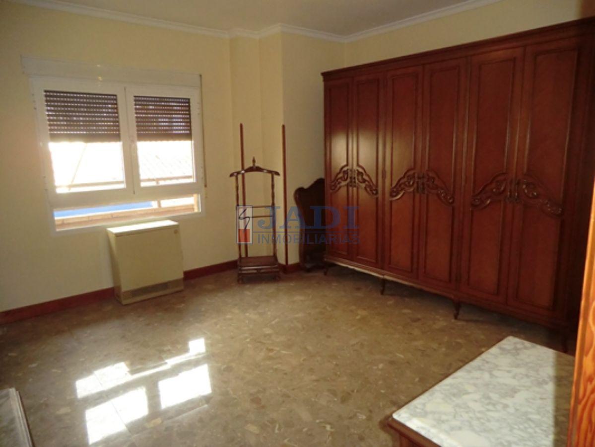 For sale of flat in Valdepeñas