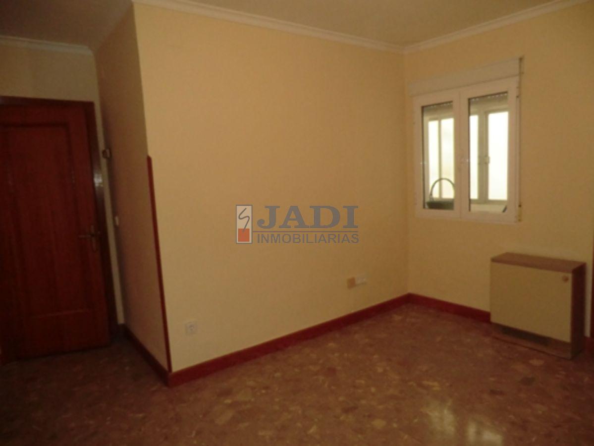 For sale of flat in Valdepeñas