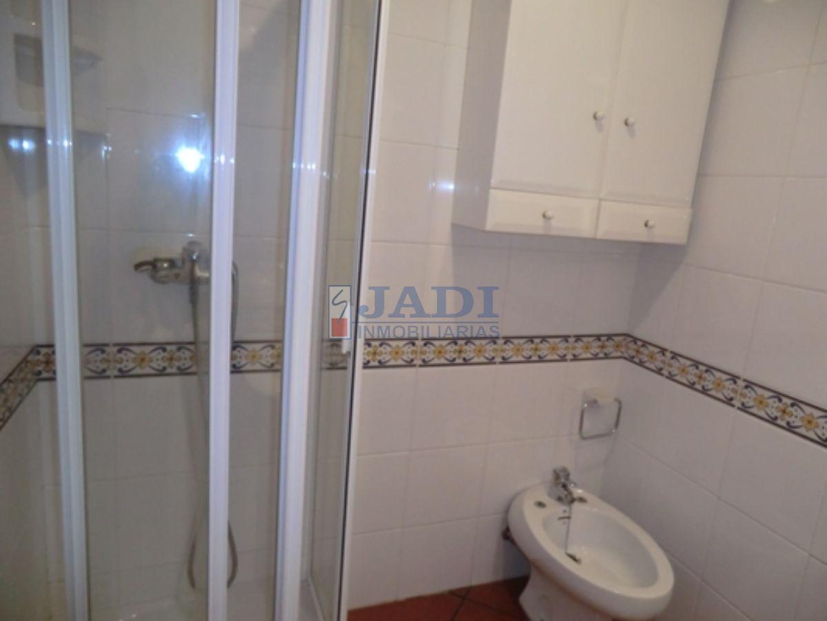 For sale of flat in Valdepeñas