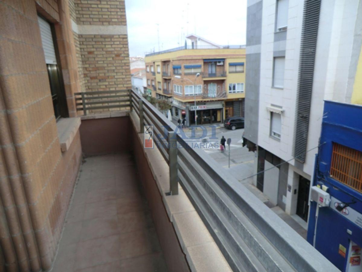 For sale of flat in Valdepeñas