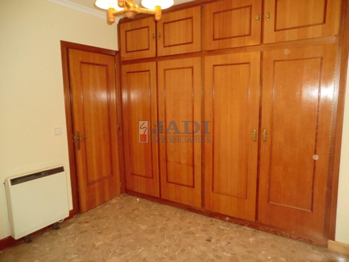 For sale of flat in Valdepeñas