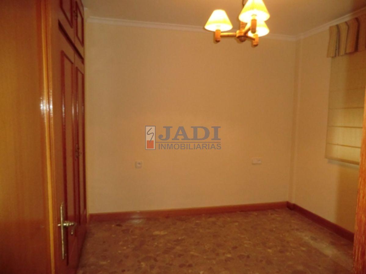 For sale of flat in Valdepeñas