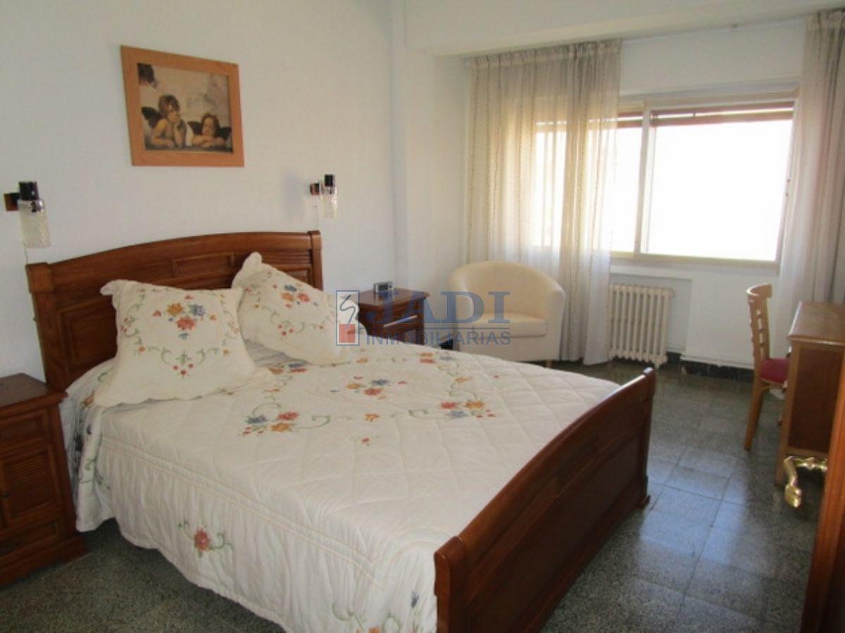 For sale of flat in Valdepeñas