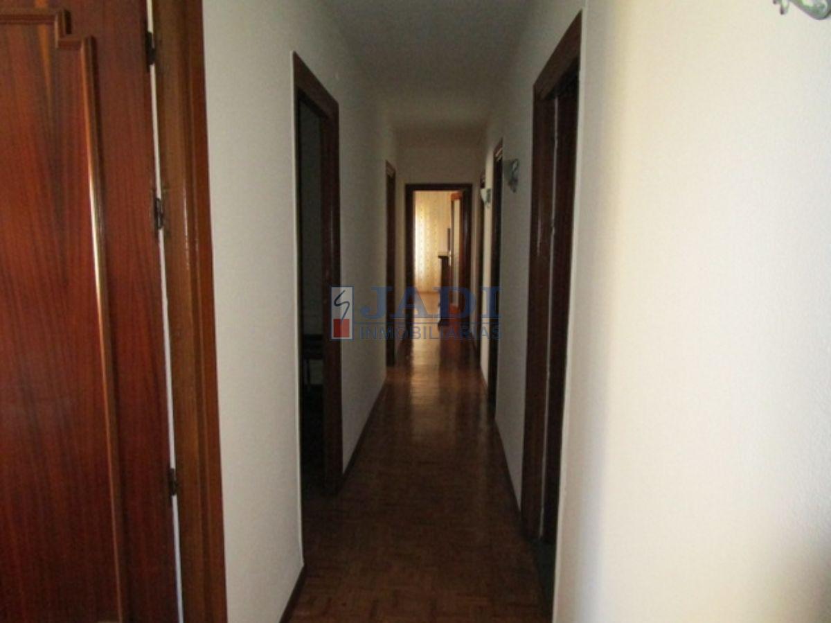 For sale of flat in Valdepeñas