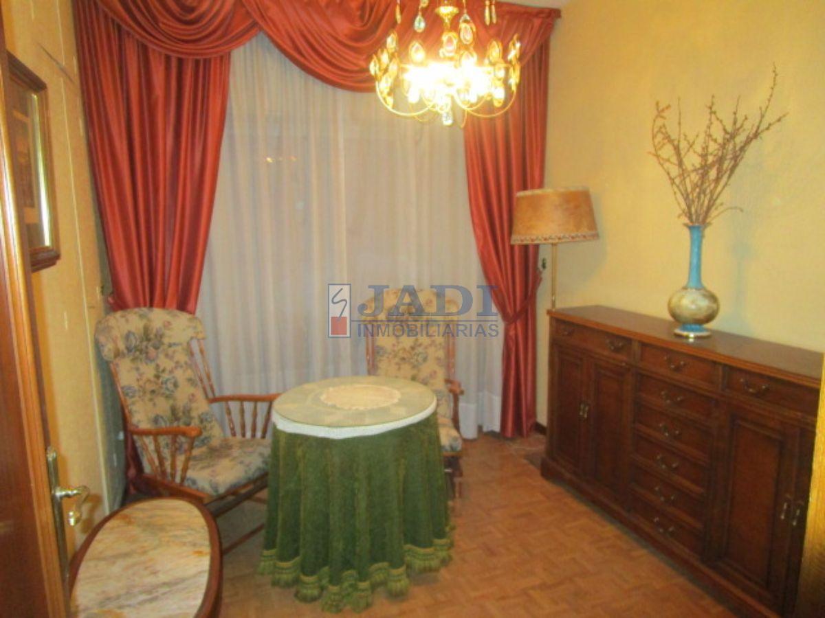 For sale of flat in Valdepeñas