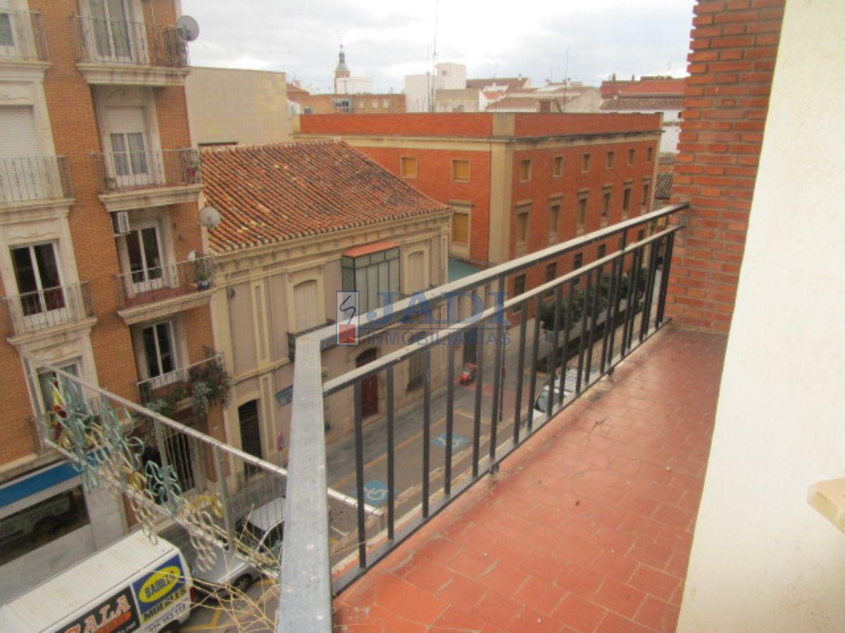 For sale of flat in Valdepeñas