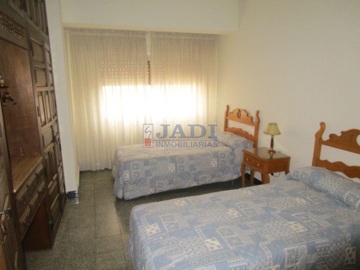 For sale of flat in Valdepeñas