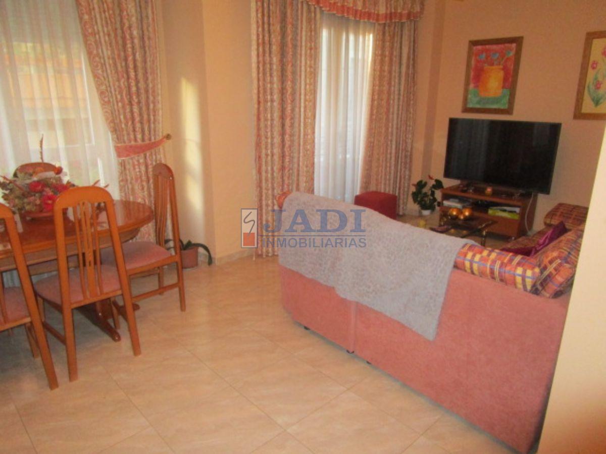 For sale of flat in Valdepeñas