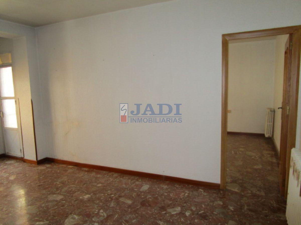 For sale of flat in Valdepeñas