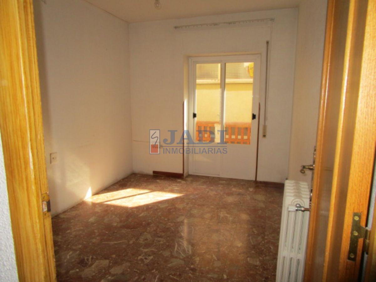 For sale of flat in Valdepeñas