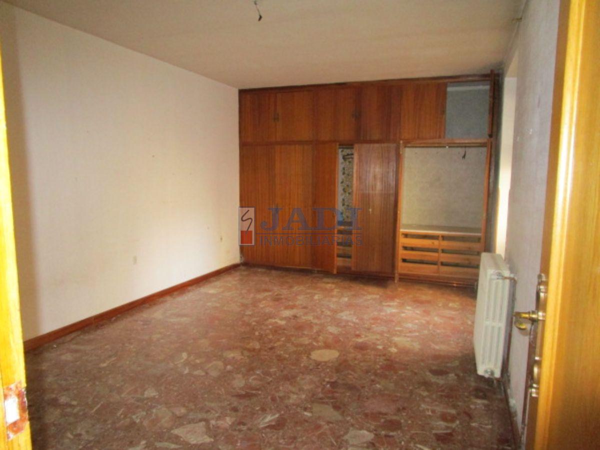 For sale of flat in Valdepeñas