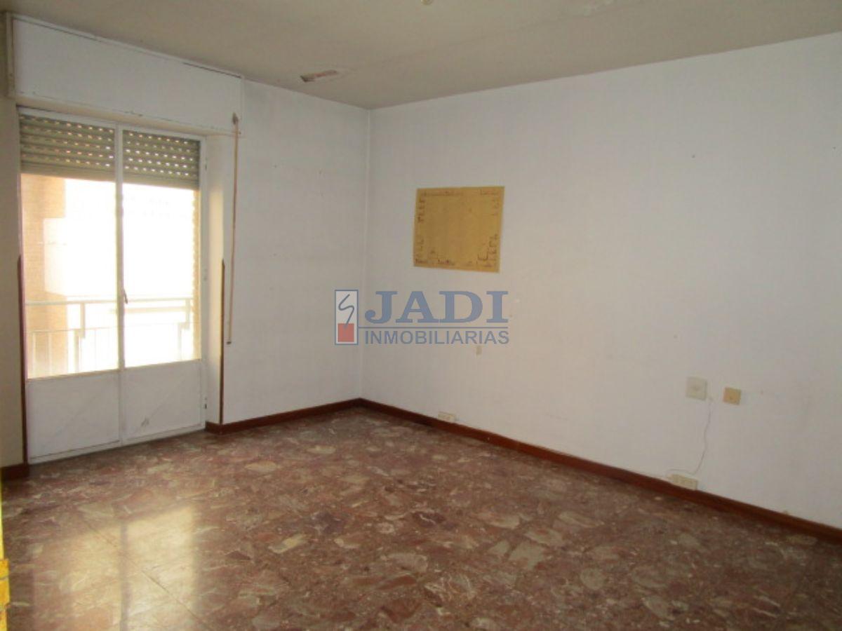 For sale of flat in Valdepeñas