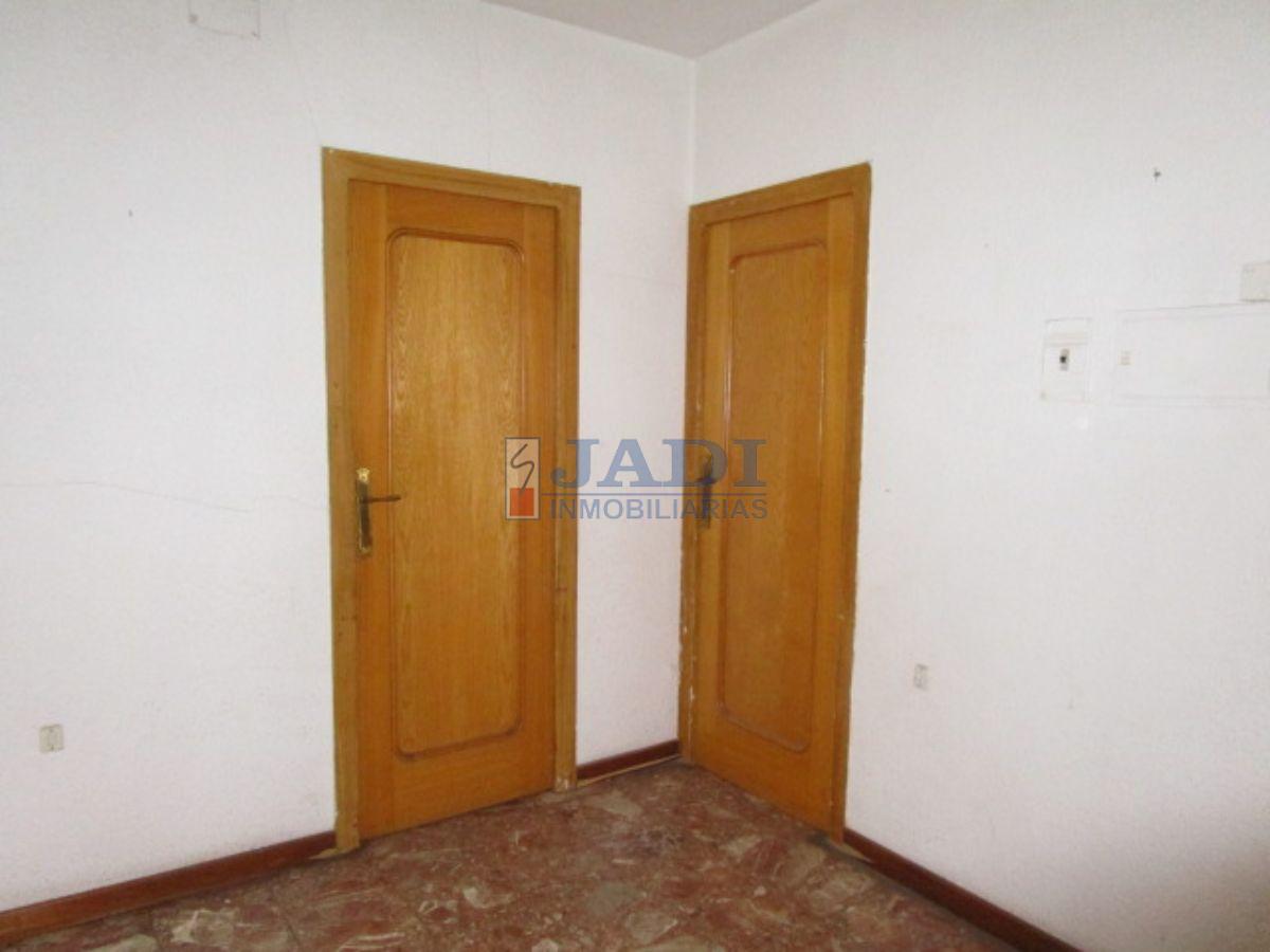 For sale of flat in Valdepeñas